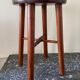 Tabouret en bois verni