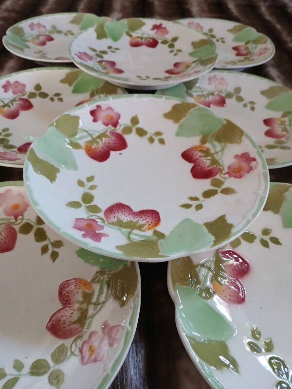 8 assiettes à dessert anciennes Choisy le Roi