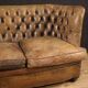 Grand canapé anglais Chesterfield en cuir des années 20