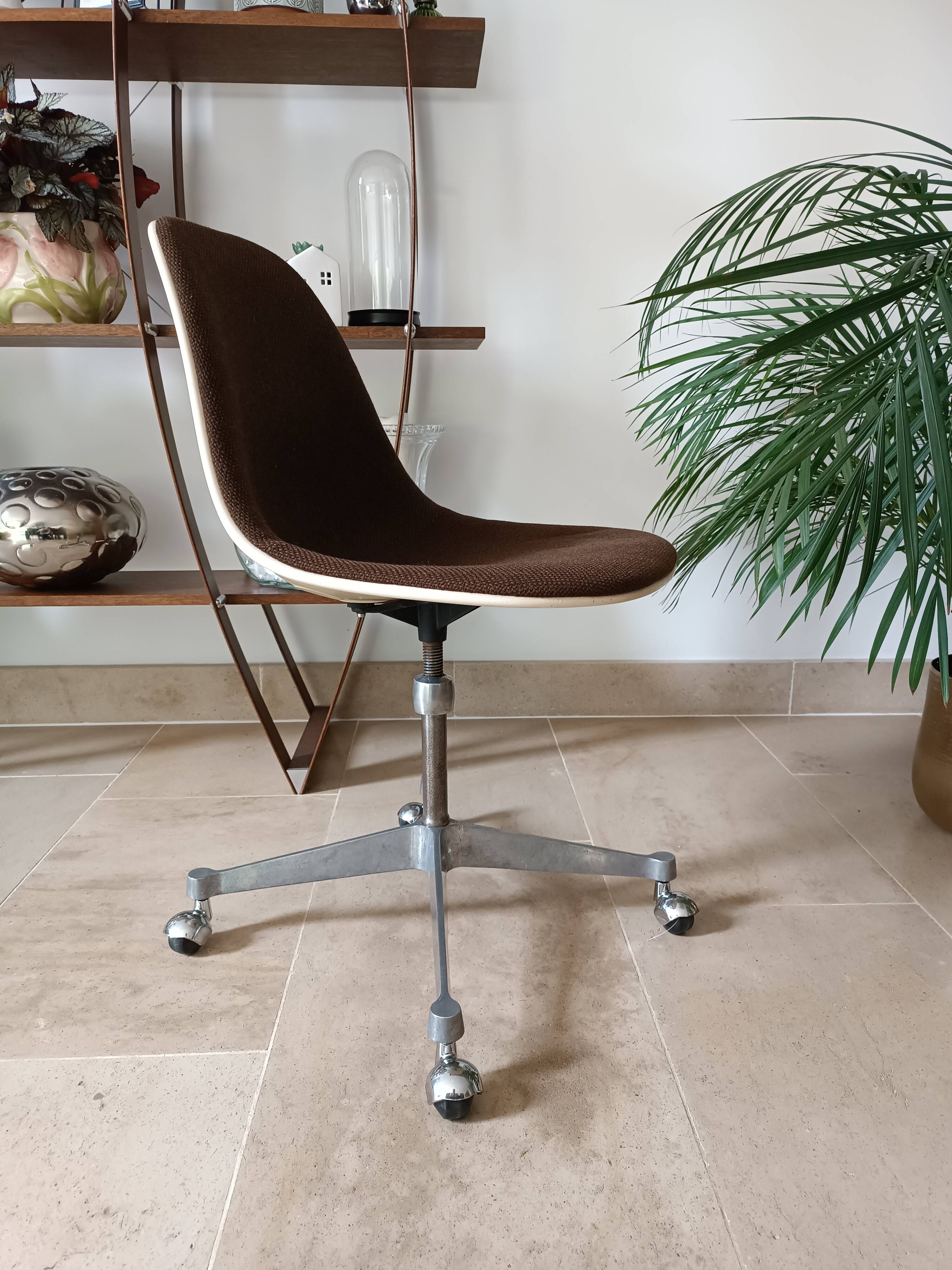 Hermann Miller Swivel Chair