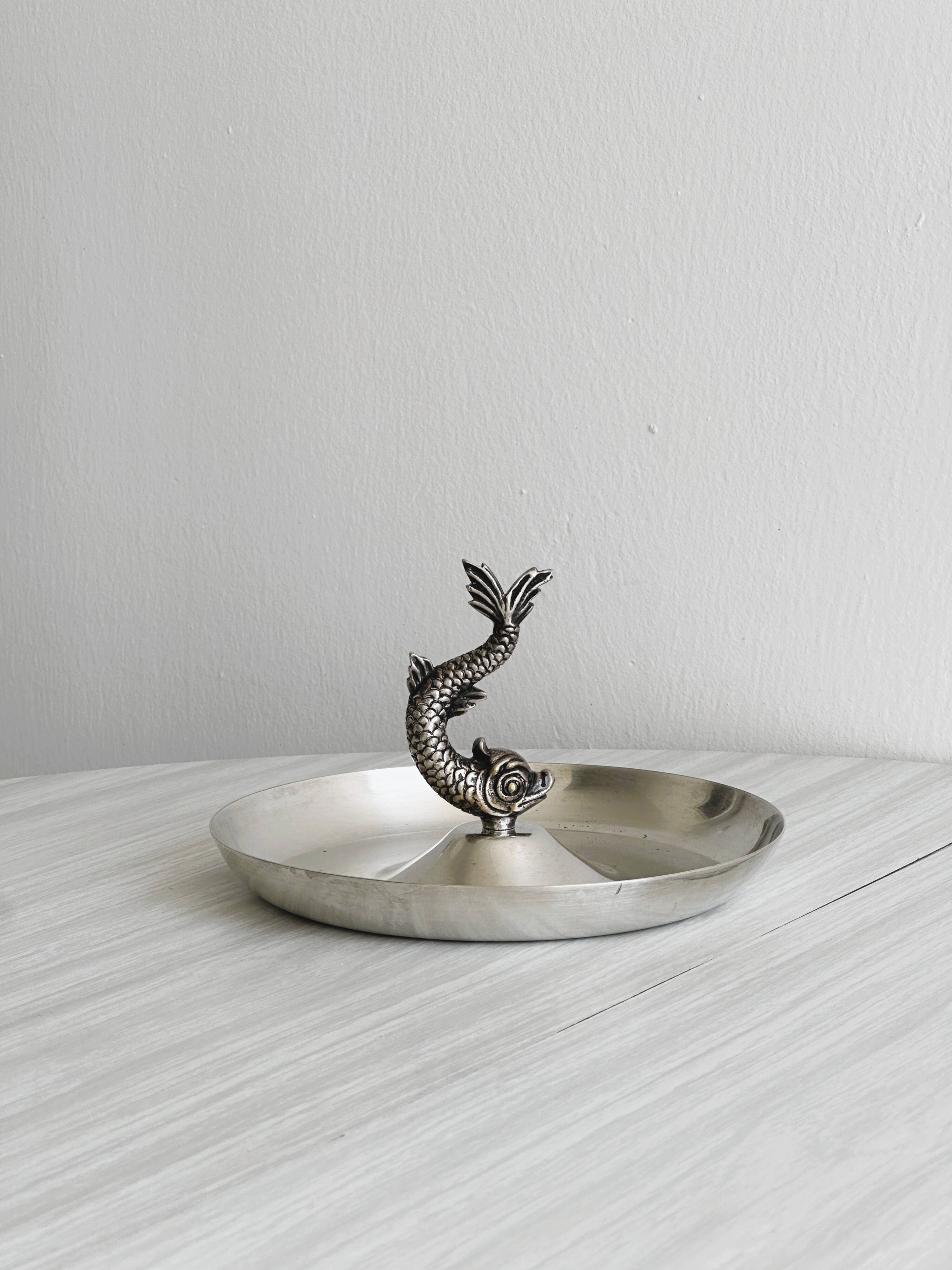 Metal serving dish