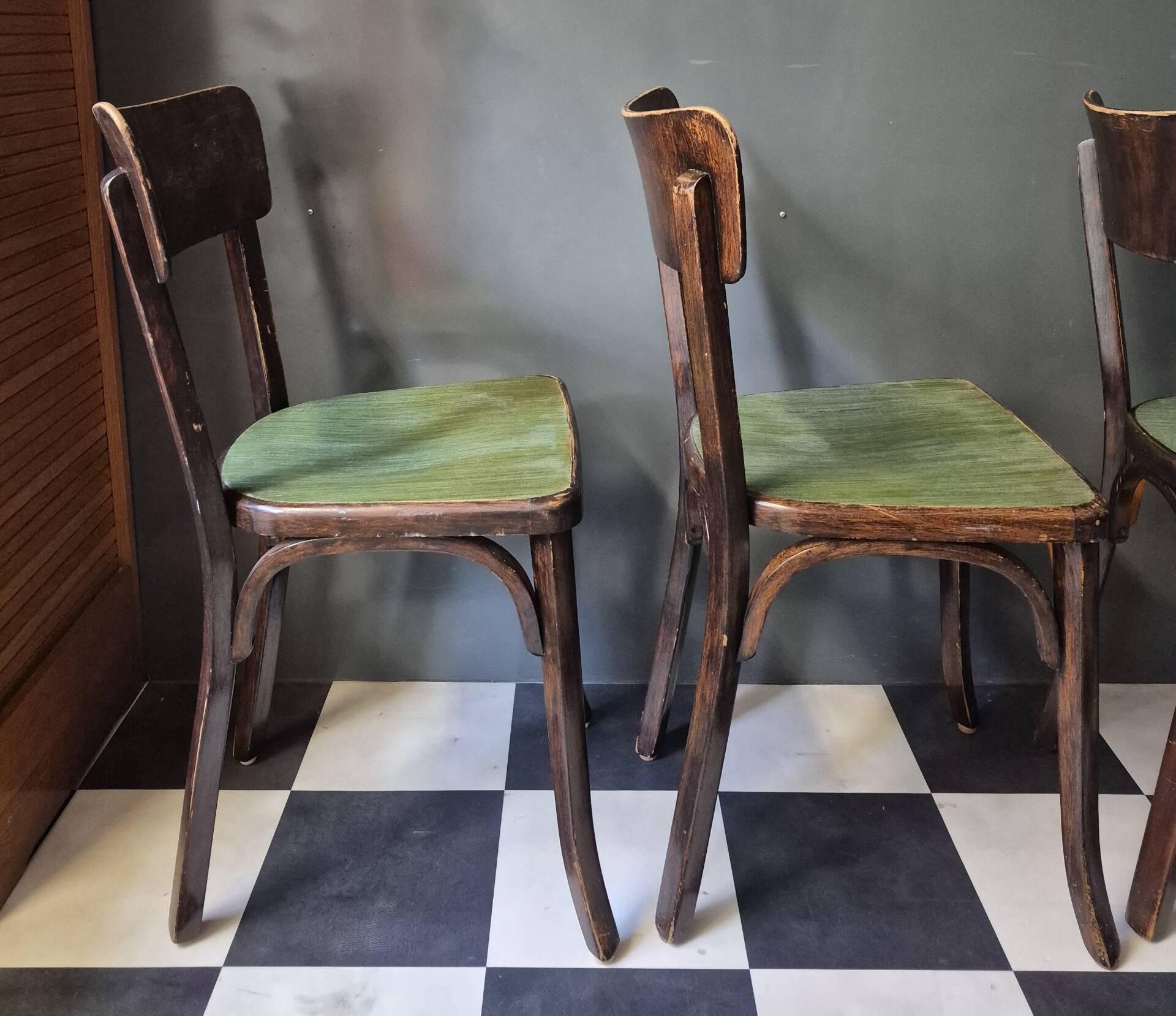 Suite de 4 anciennes chaises Bistrot Baumann Vintage Année 50