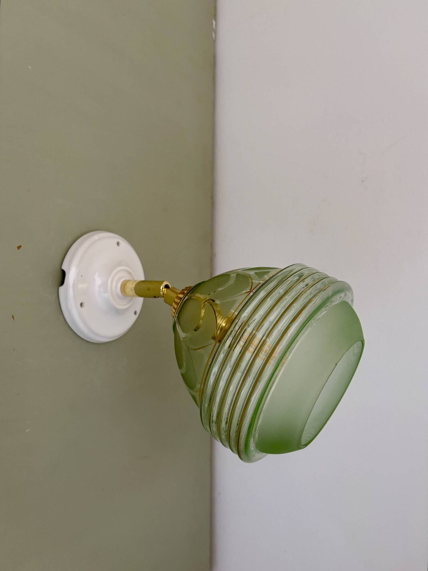 Vintage art deco tulip wall lamp in green and gold glass
