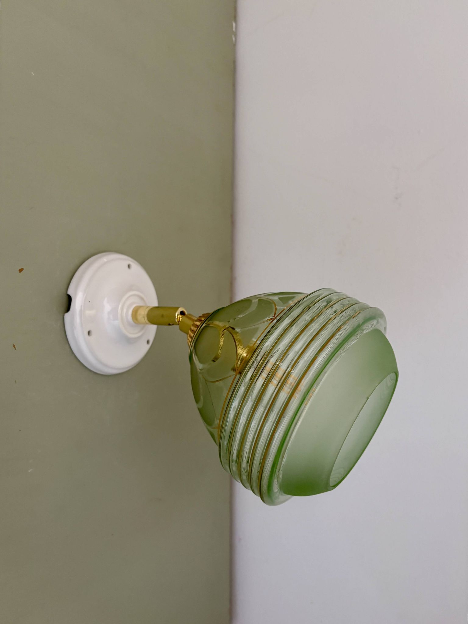Vintage art deco tulip wall lamp in green and gold glass