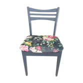 Chaise en bois bleue velours fleuri effets vintage