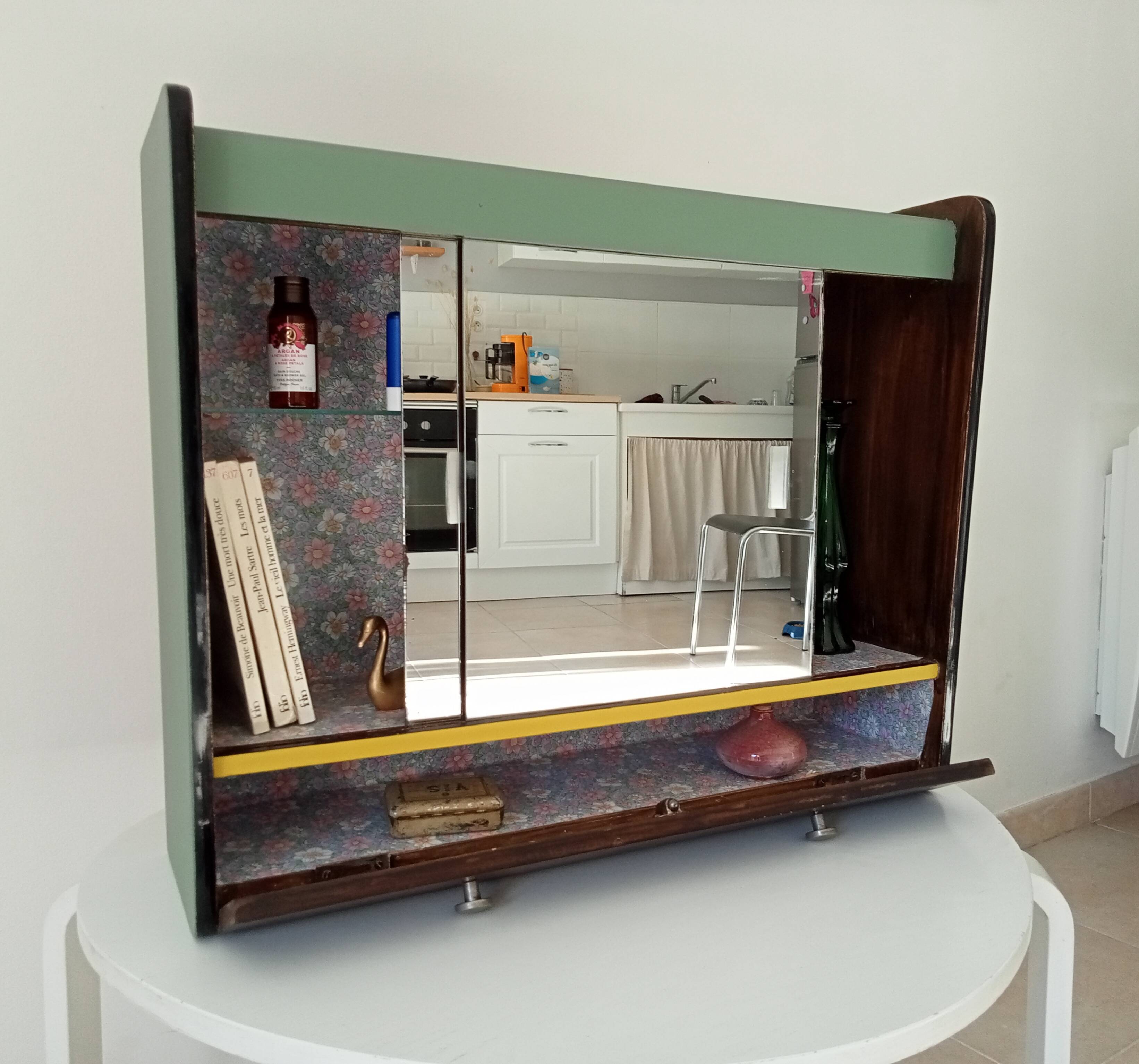 Vintage medicine cabinet 50s/60s
