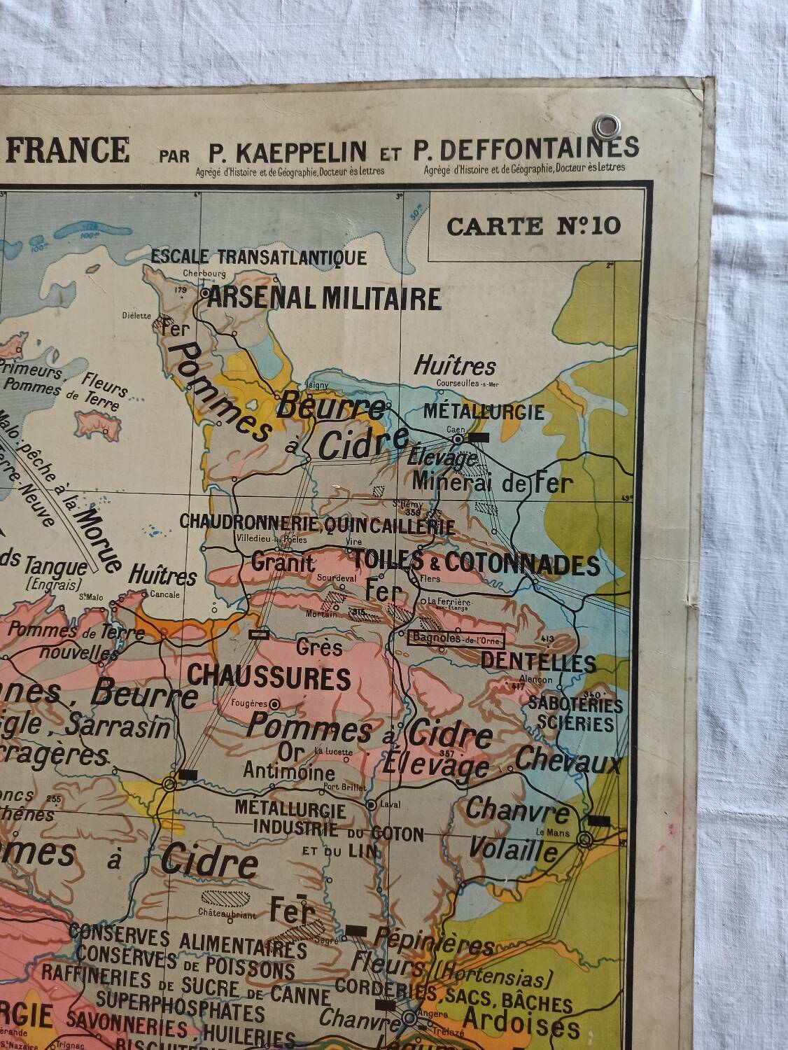 Hatier Kaeppelin school map poster n°10 Brittany Vendée