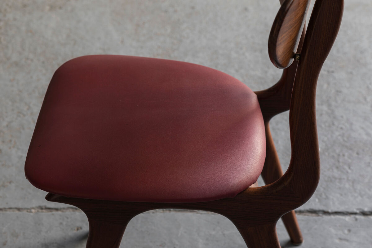 Set of 4 dining chairs in teak and burgundy by Louis van Teeffelen, The Netherlands, 1960’s