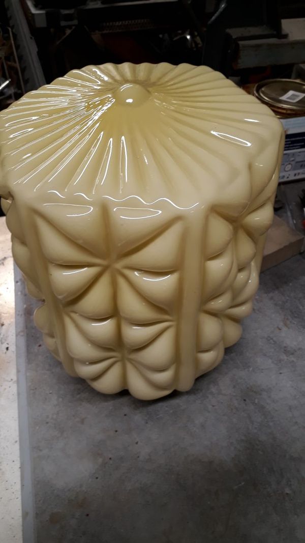 Lampadaire vintage fer forgè et martelè opaline