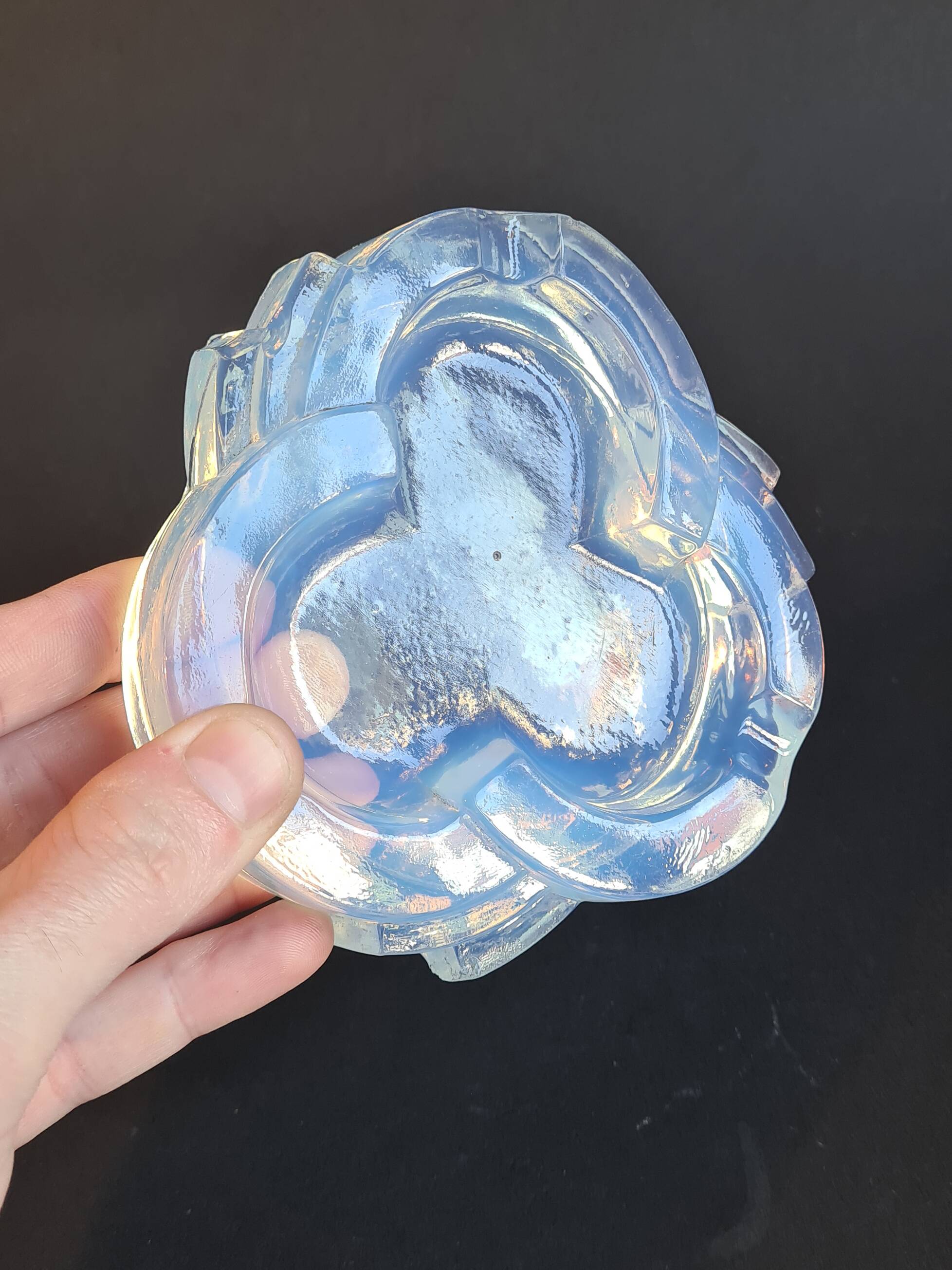Ashtray, "Sabino" pocket emptier in opalescent glass - Noisy le Sec - 1920