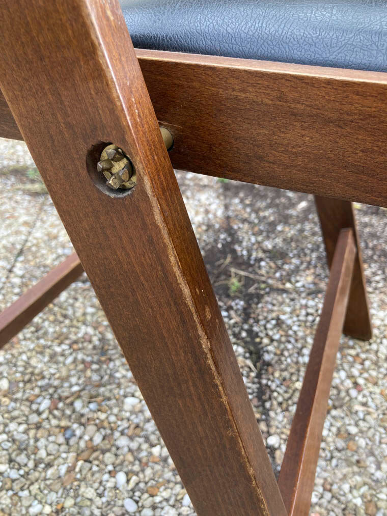 Set of 4 vintage folding chairs