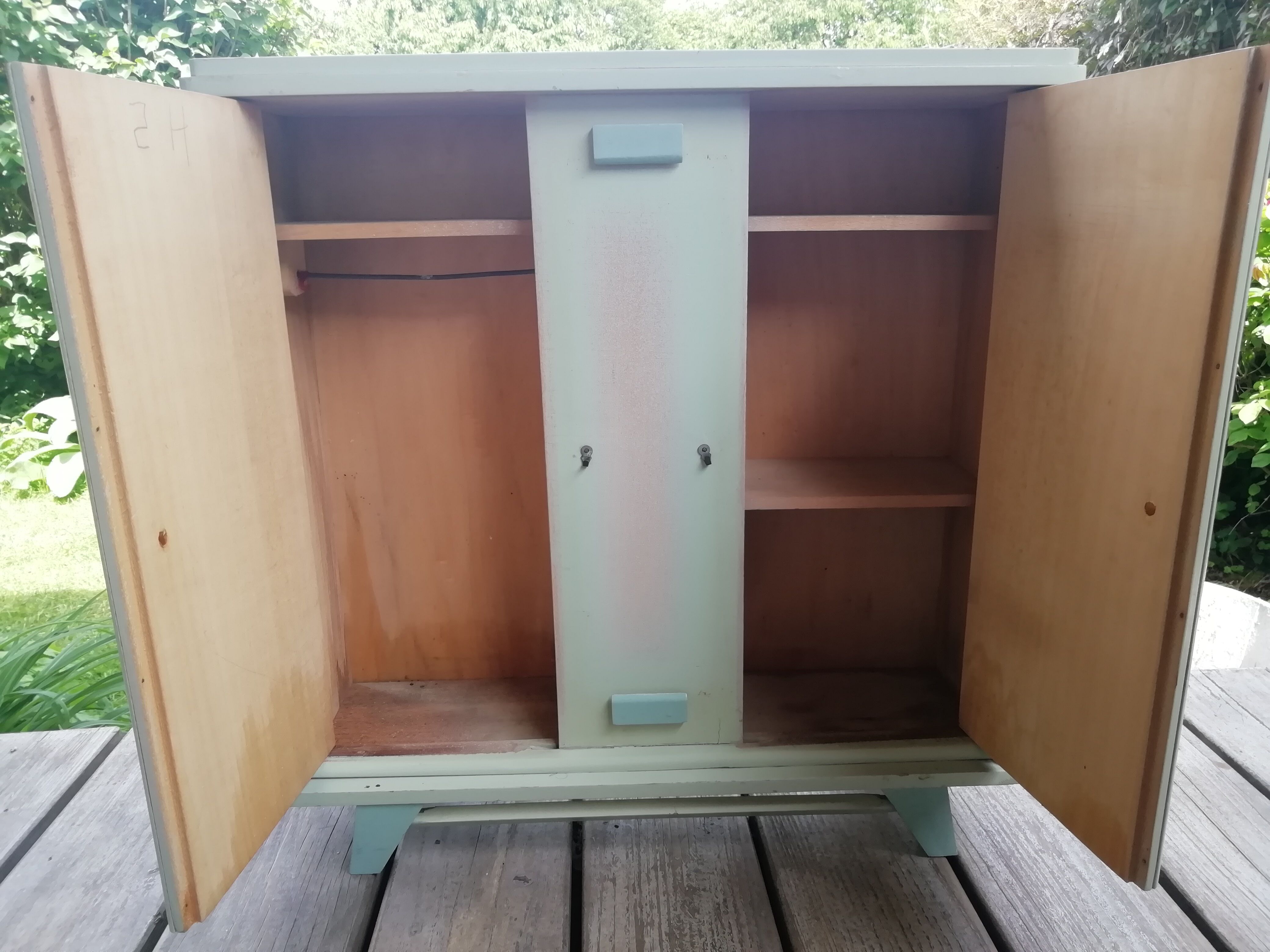 Doll wardrobe