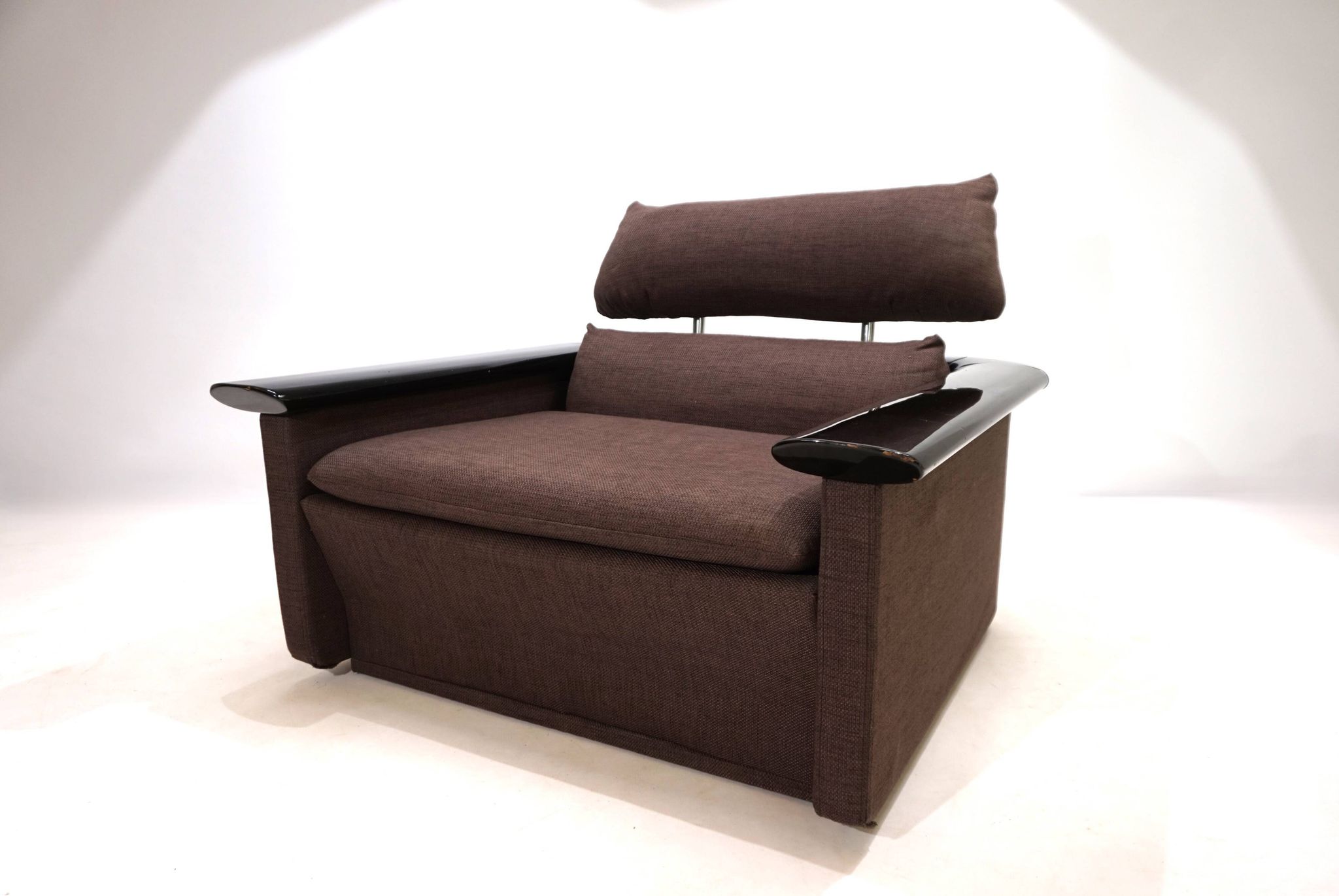 Fauteuil lounge Tecno avec structure en laque piano, 1970