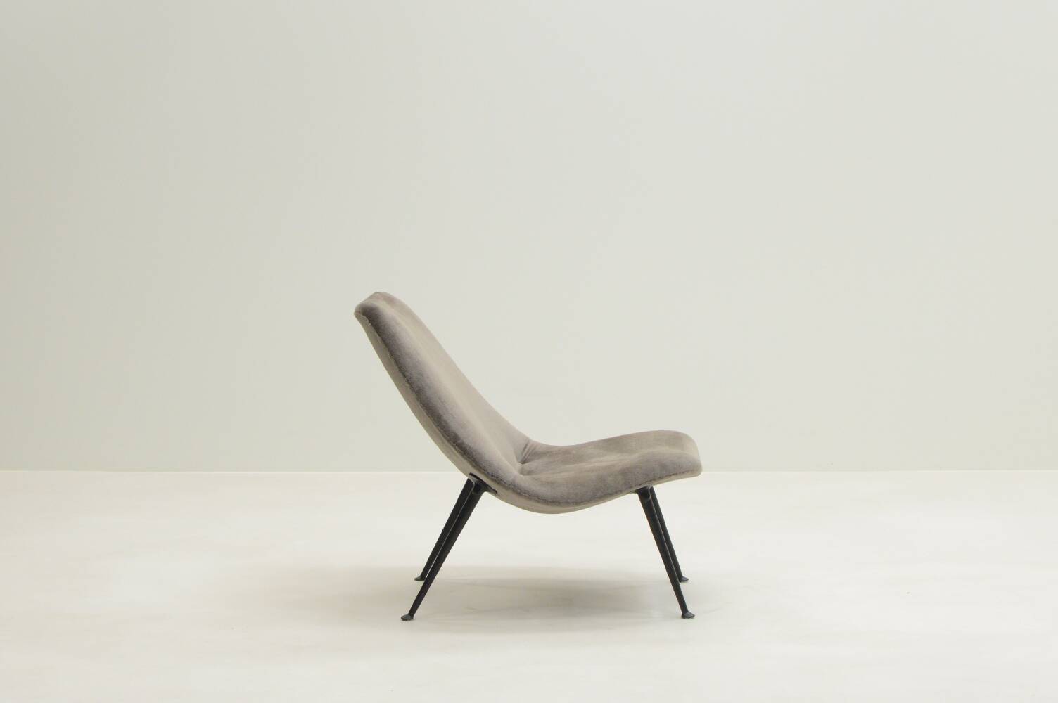 Model 122 chair by Theo Ruth for Artifort, 1950s The Netherlands.