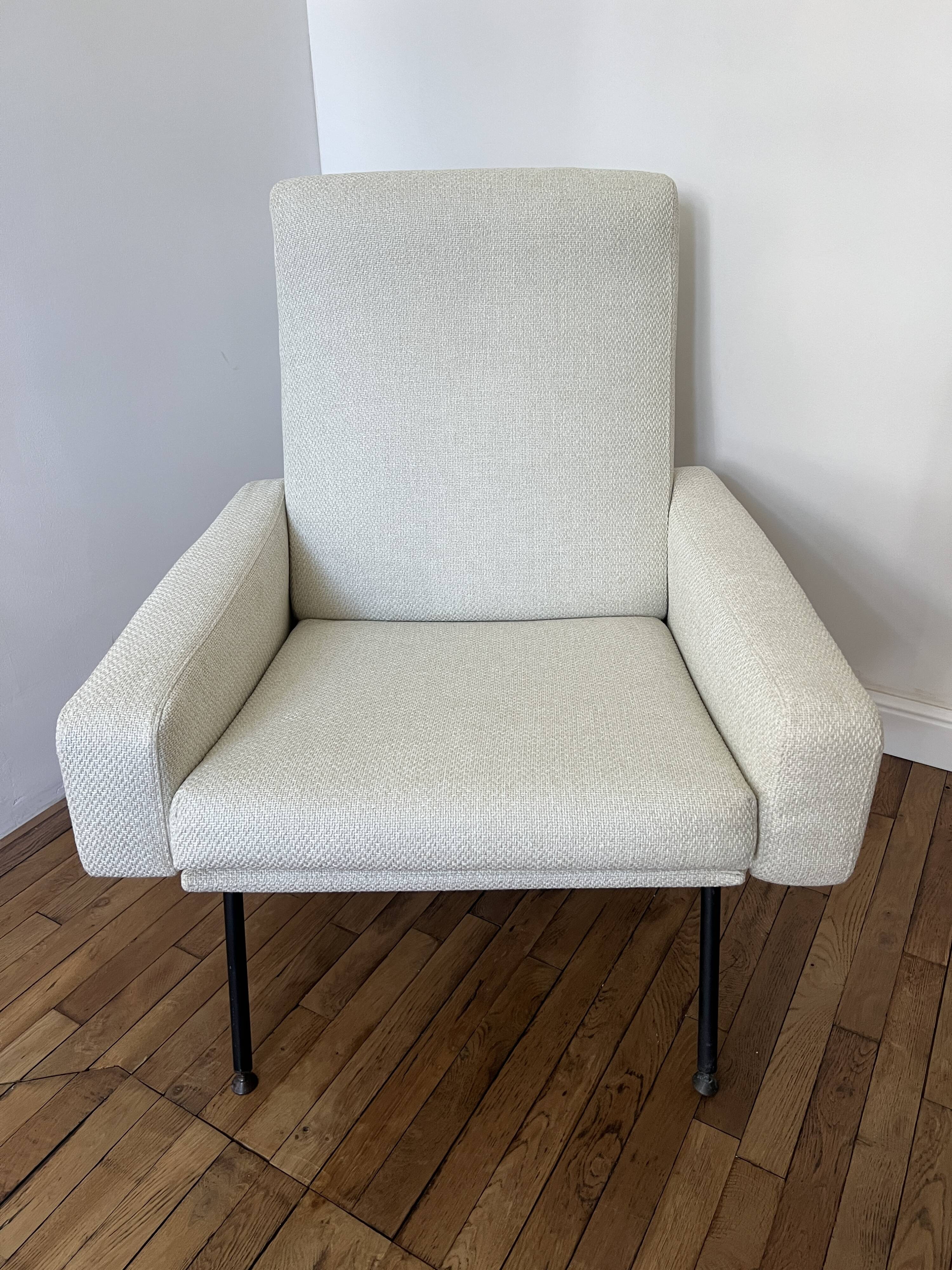 Pair of "Troïka" armchairs by Pierre Guariche, Airborne. Reupholstered 2026.