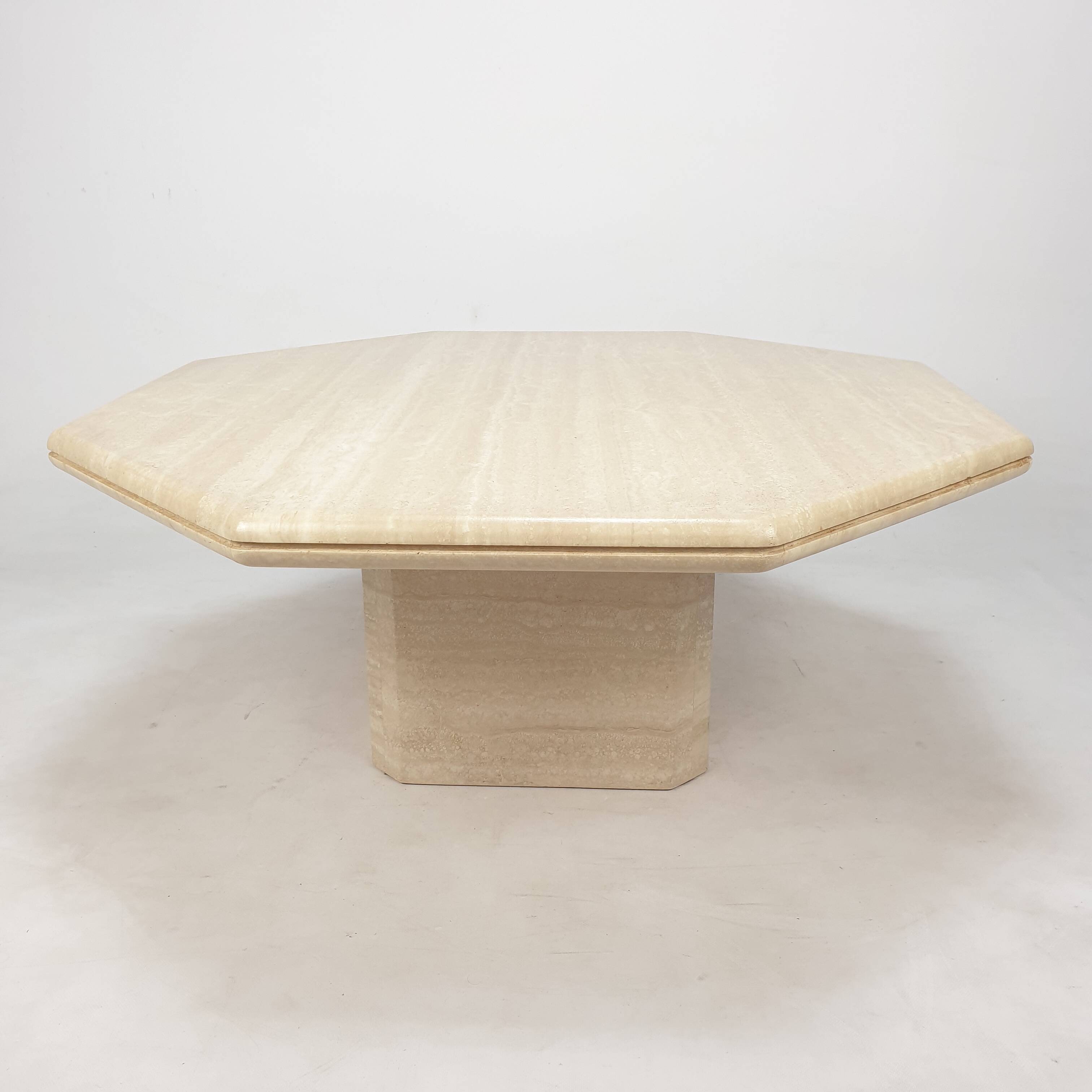 Table Basse Octogonale italienne en Travertin, 1980s