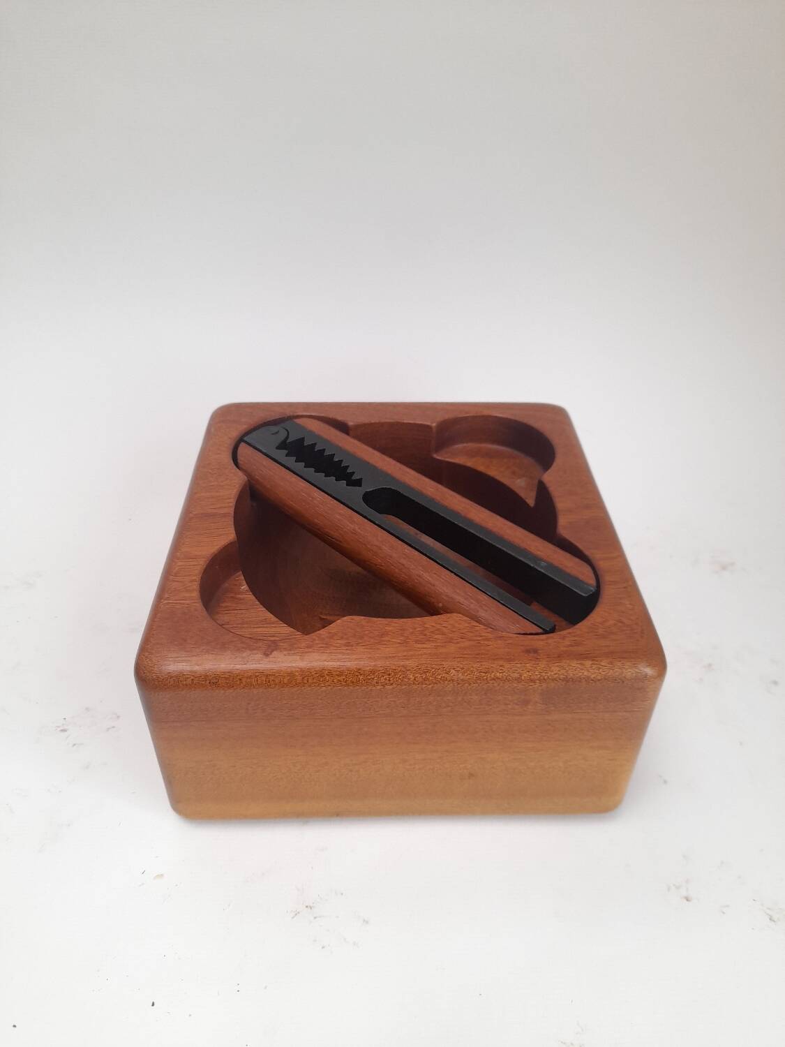 Bowl and nutcracker in Danish teak Bodum 80s