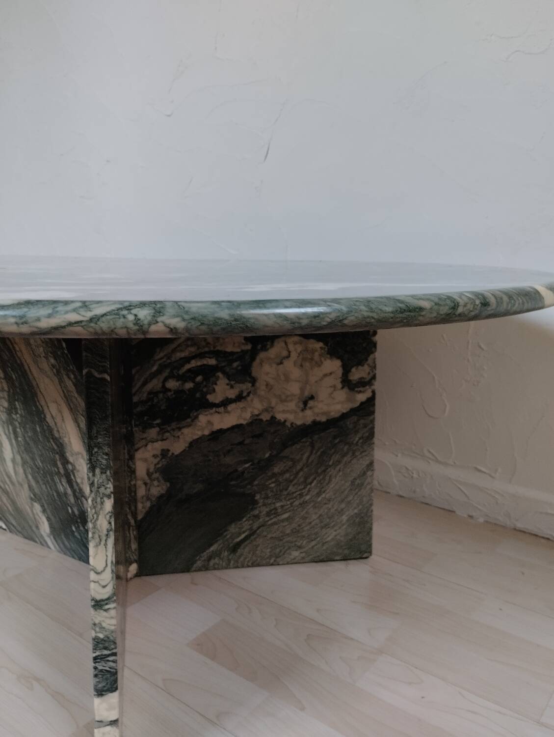 Table basse organique en marbre vert, années 70