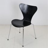 Black "3107" / "Series 7" chair by Arne Jacobsen for Fritz Hansen / Danish mid-century modern design