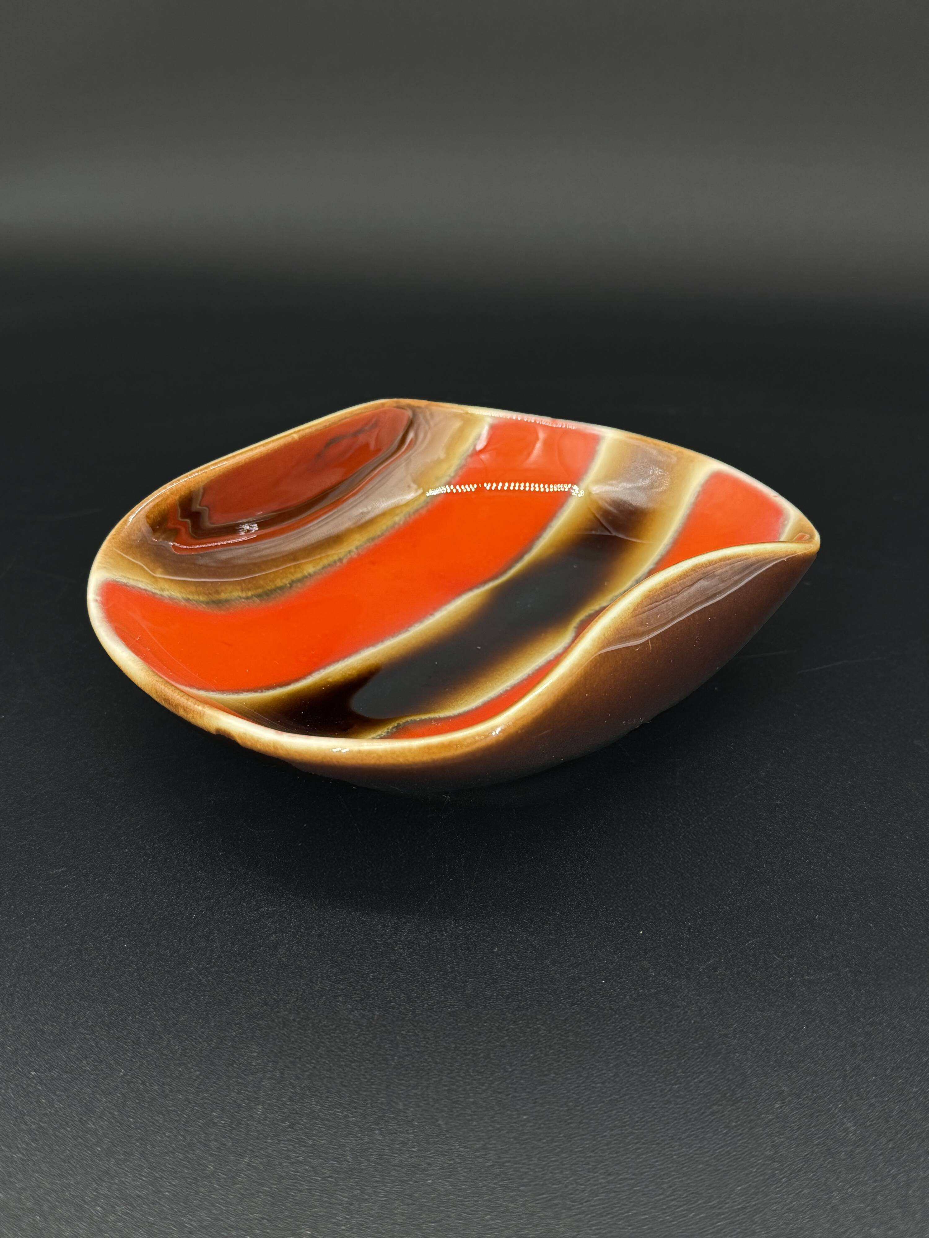 Vintage glazed ceramic catchall from the 70s.
