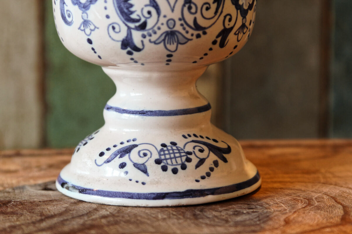 Signed pharmacy pot, marked Theriaca