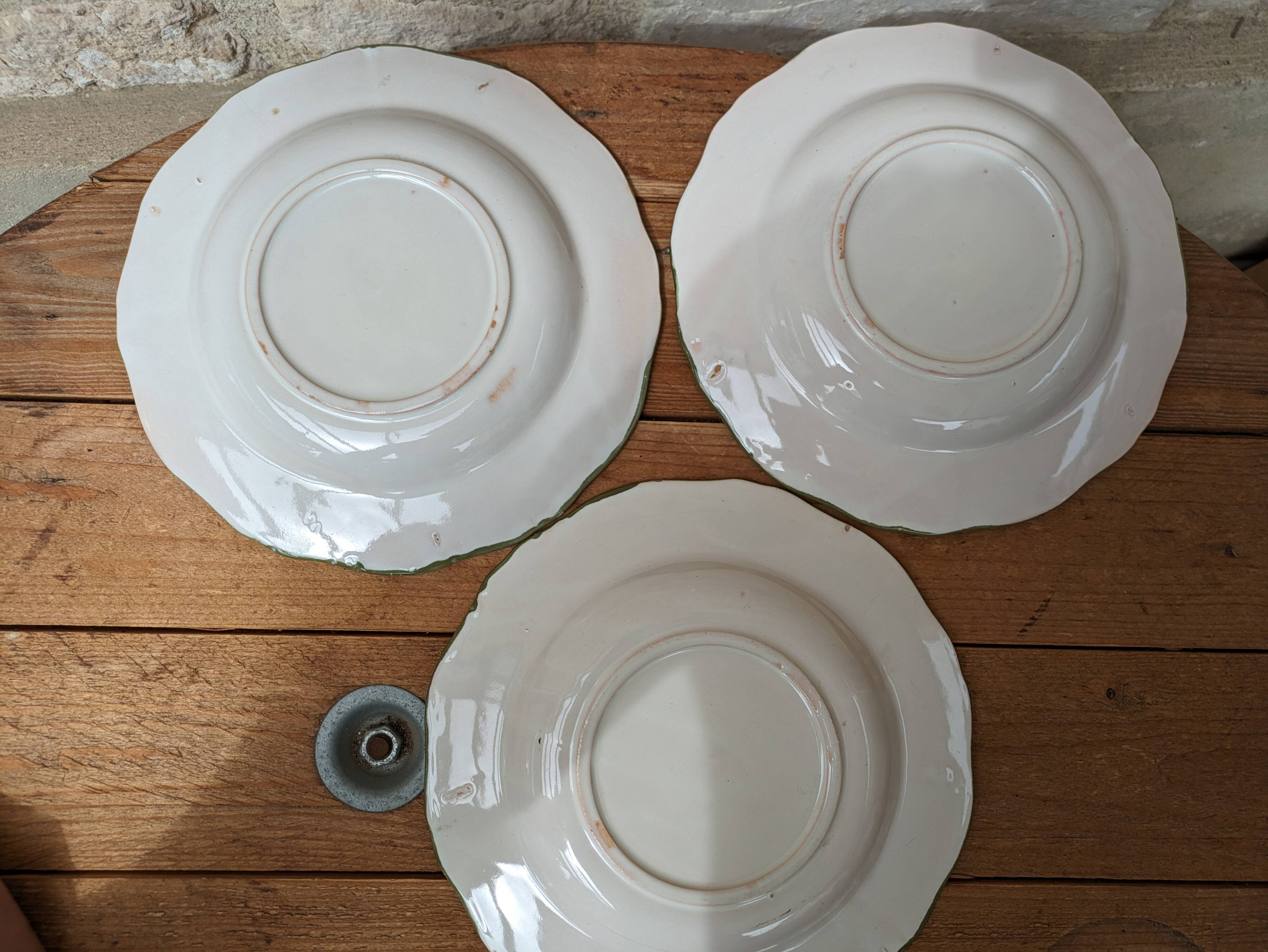 Ensemble de 3 assiettes creuses décoratives à décor floral