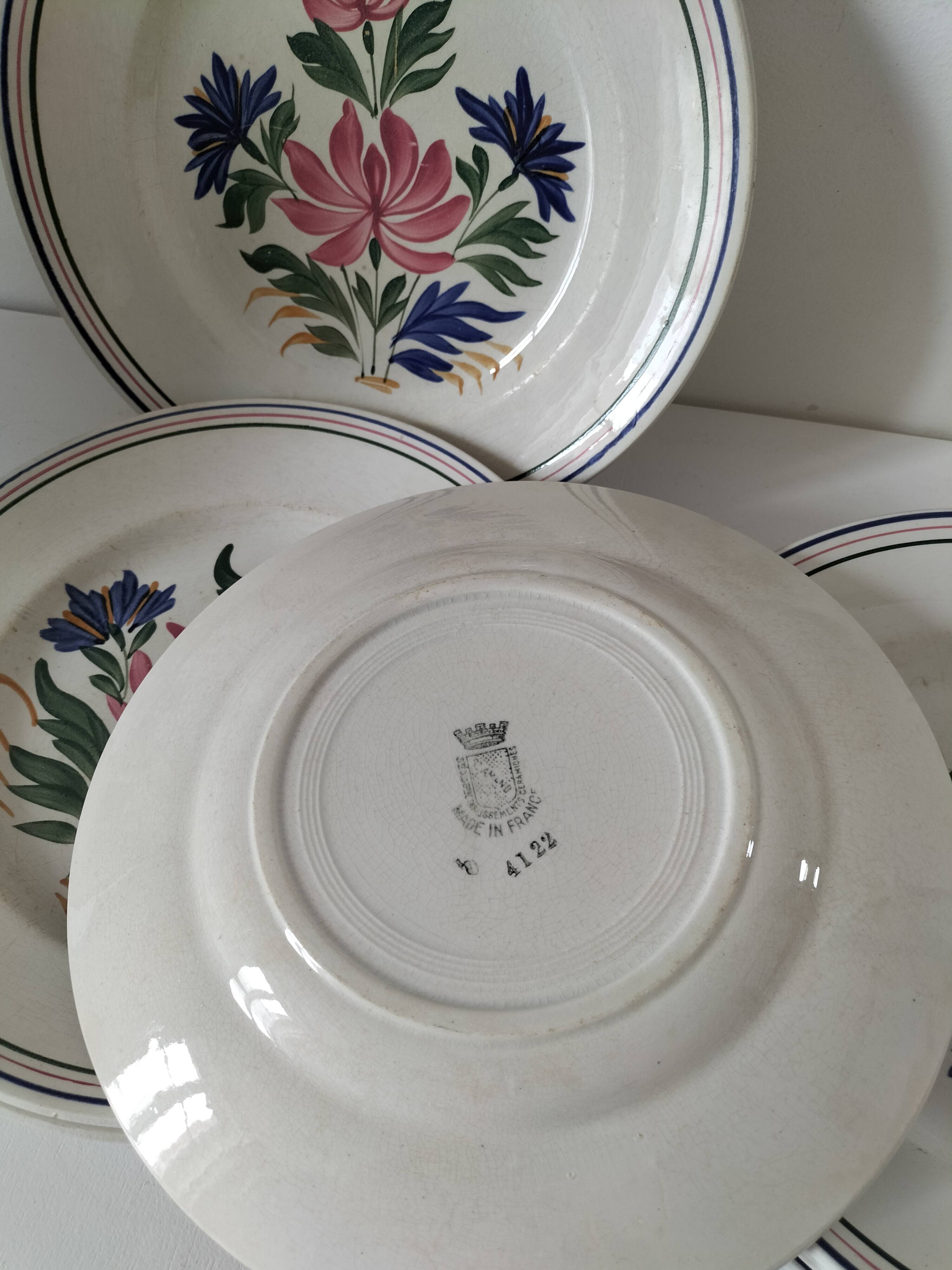 Set of 8 Saint Amand plates with stylized flower decoration 4122