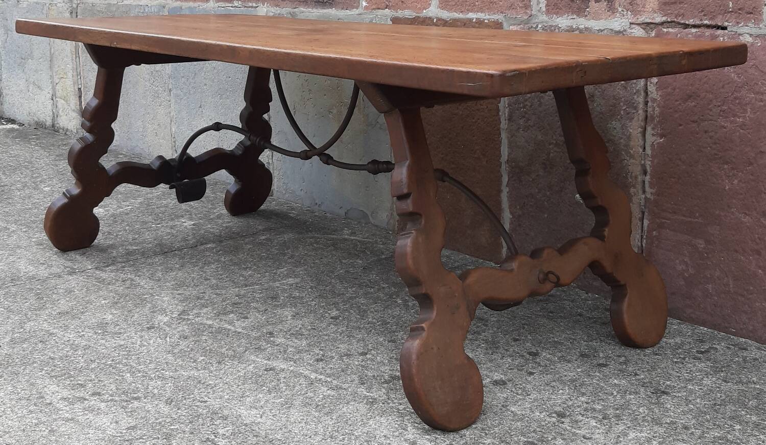 Spanish table with oak lyre legs (19th century)