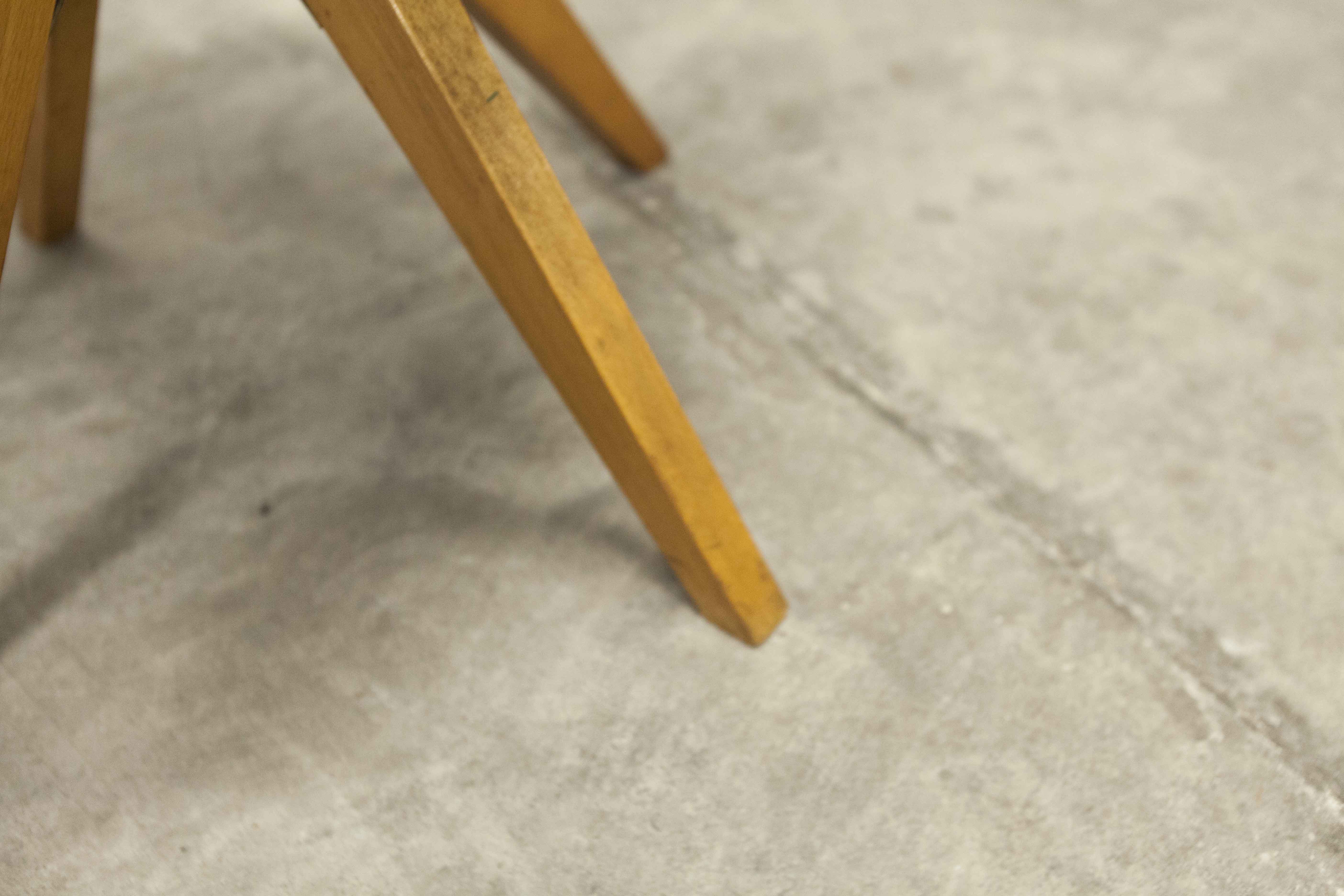 Workshop chair 1950 feet compass skaï red atypical
