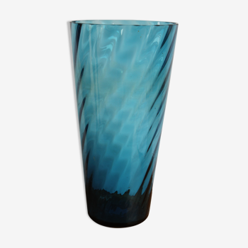 Vase bleu en verre soufflé torsadé ancien