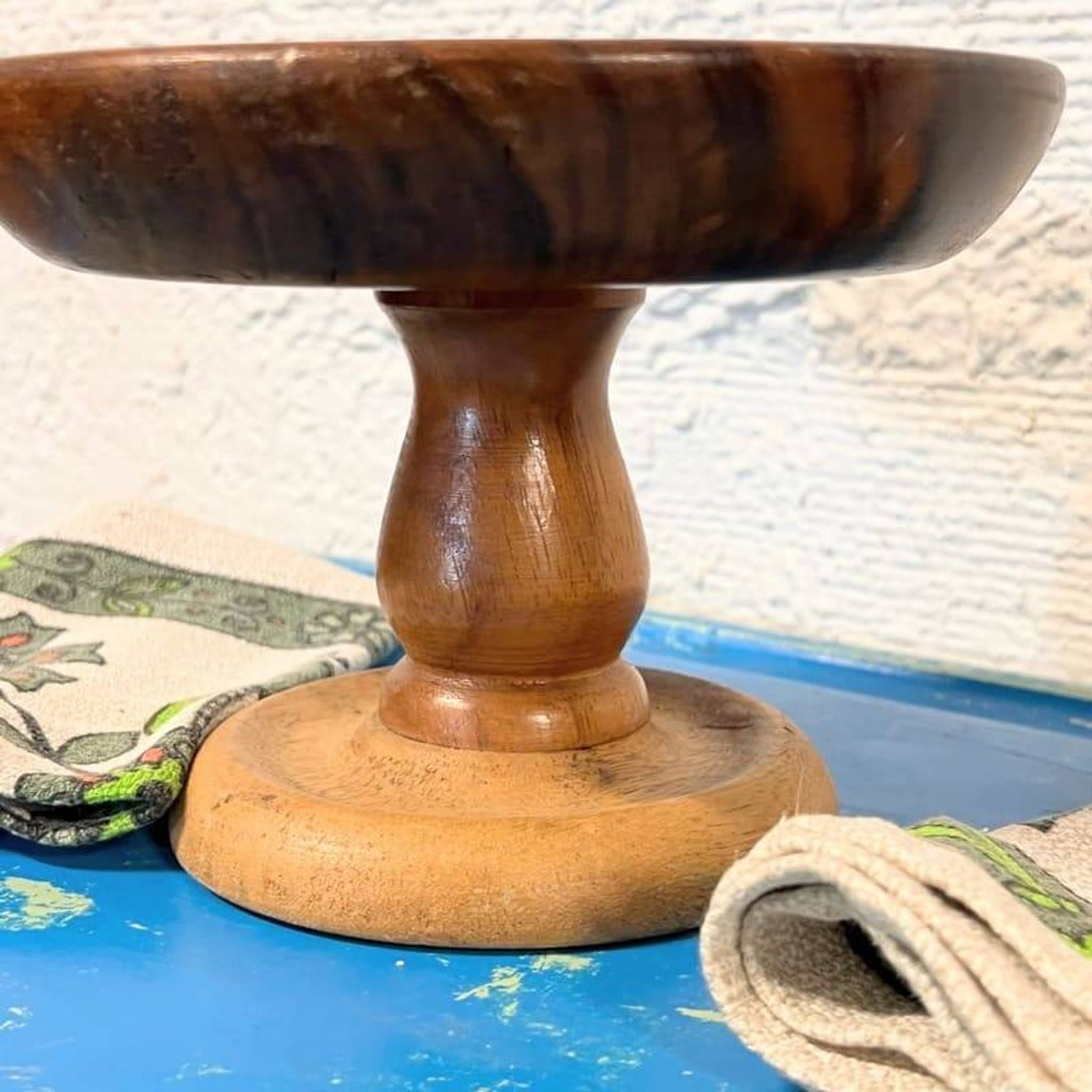 Standing wooden bowl