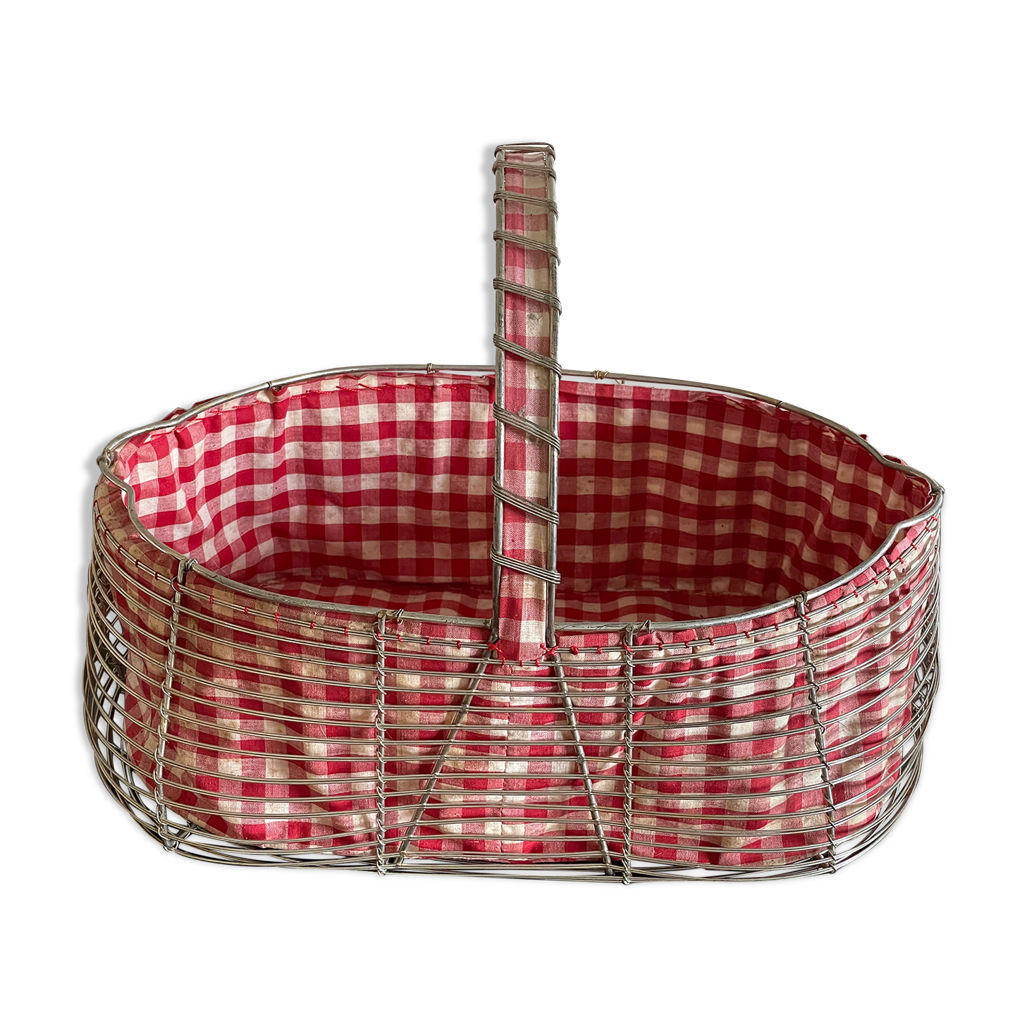 Panier en fer et vichy rouge