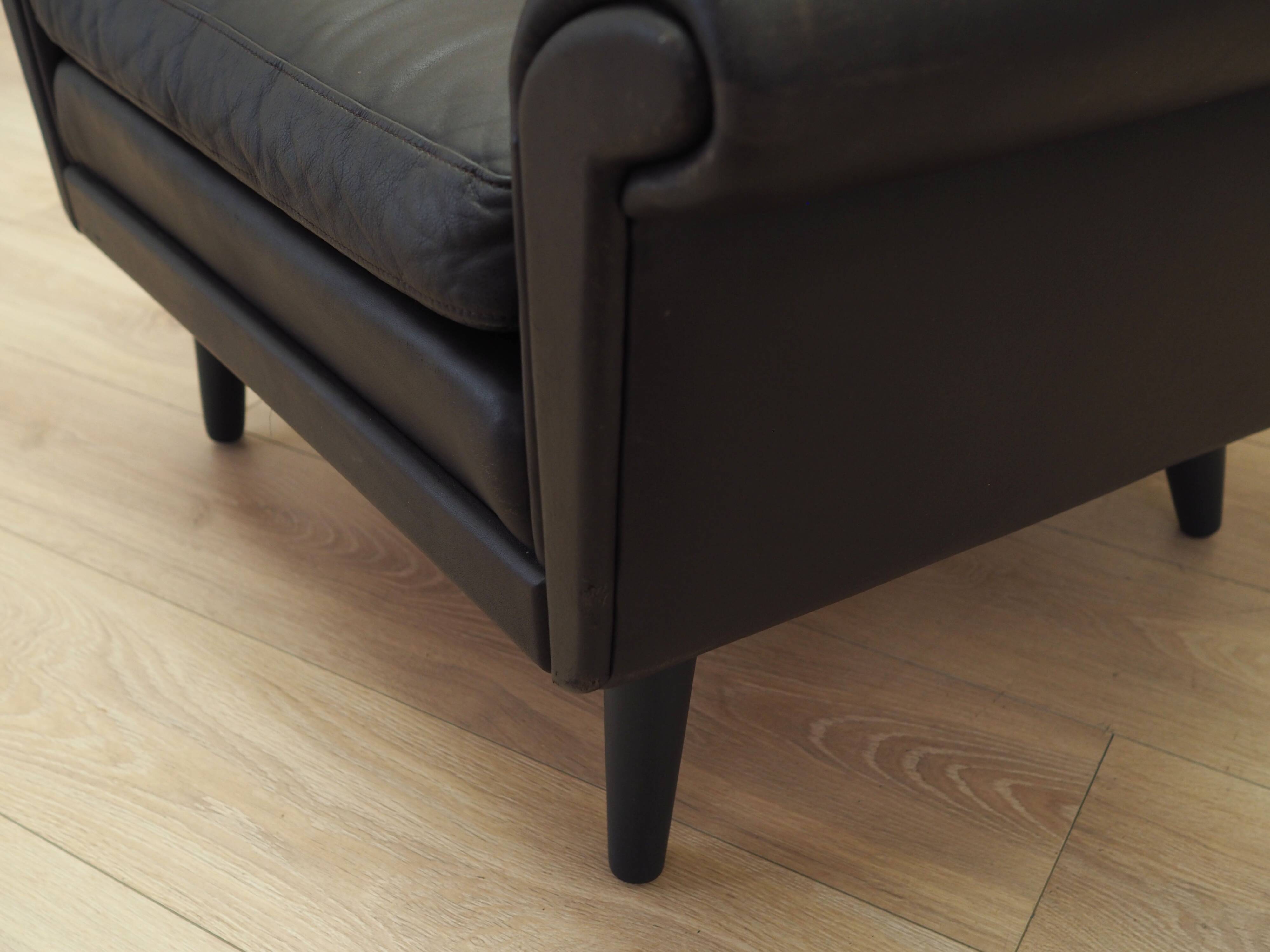 Fauteuil en cuir marron, design danois, années 1960, designer : Aage Christiansen.
