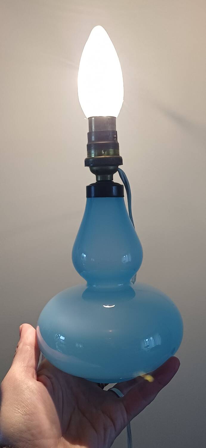 Pied de lampe en verre opaline