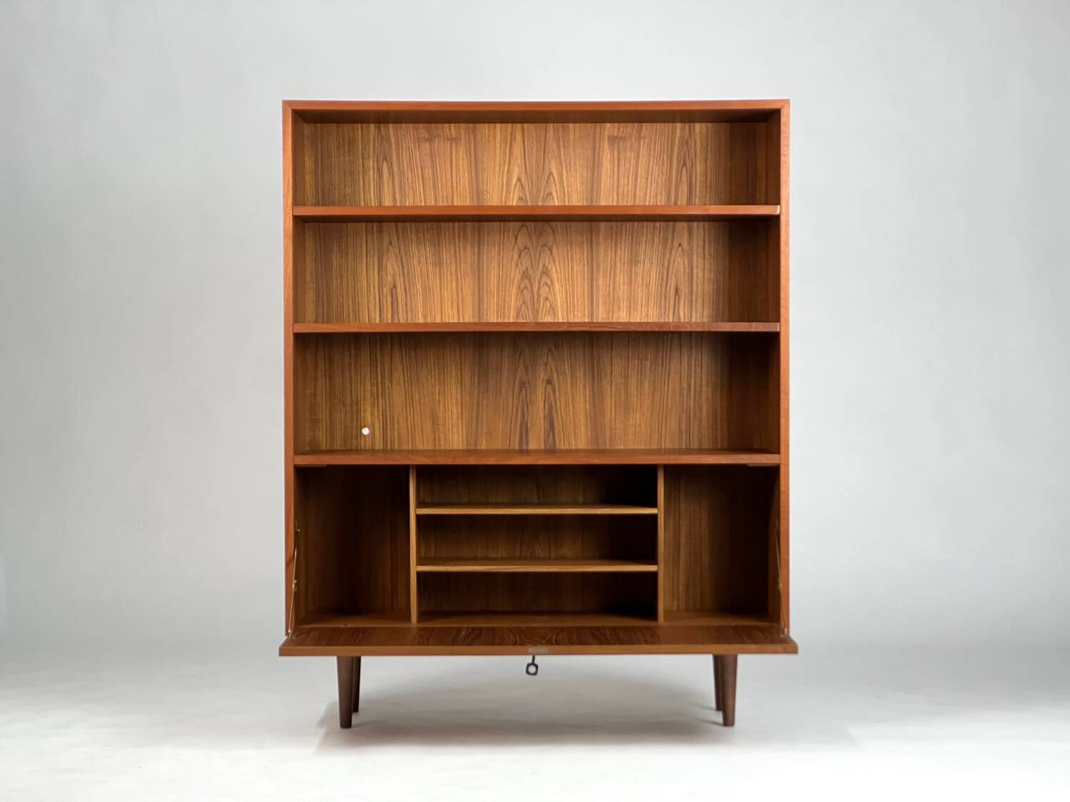 Buffet haut vintage Schrank, design danois, années 1960, milieu du siècle