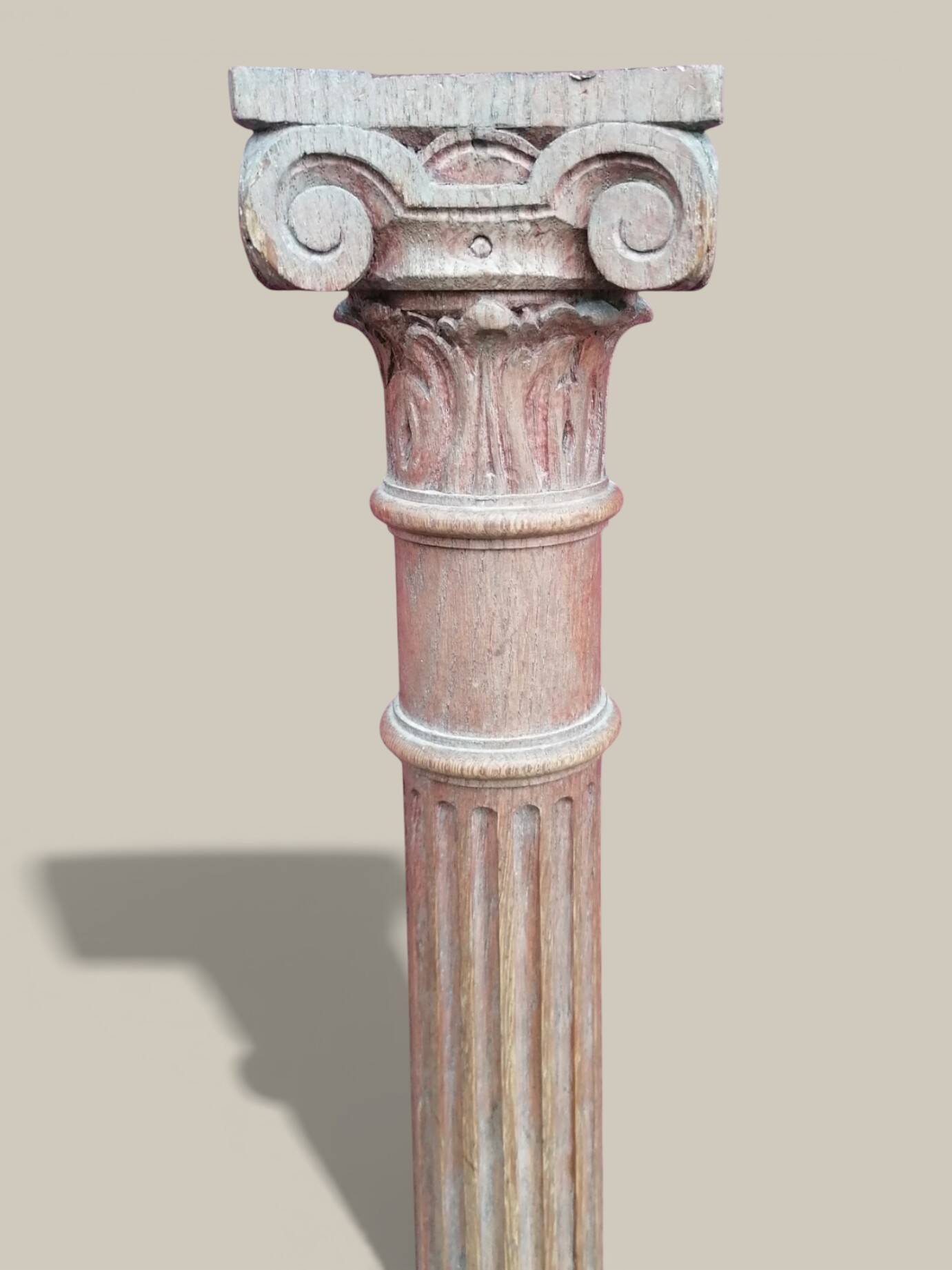 Pair of Corinthian columns H83cm in carved wood from the 19th century.