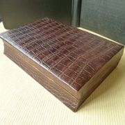 Coffret boite à cigarettes en bois recouvert de cuir synthétique façon croco
