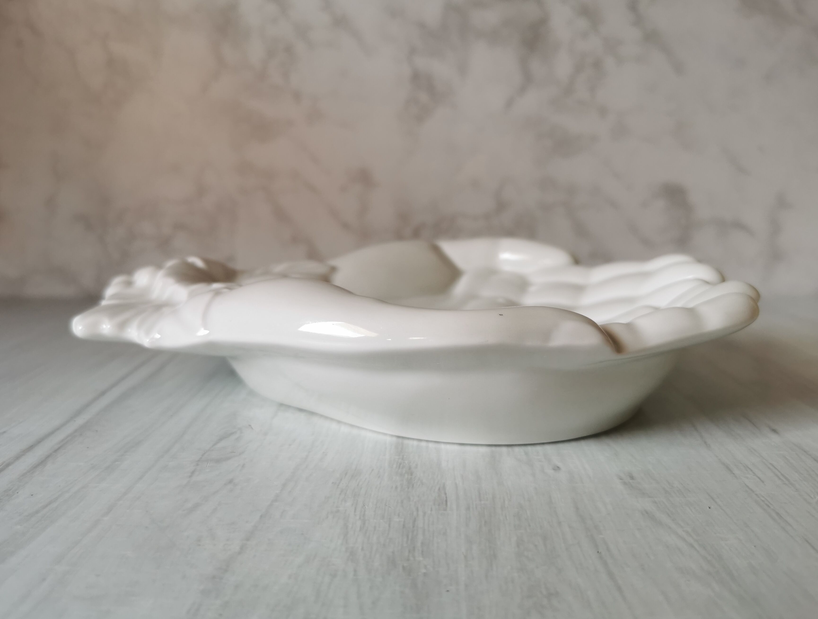 Empty pocket hands porcelain