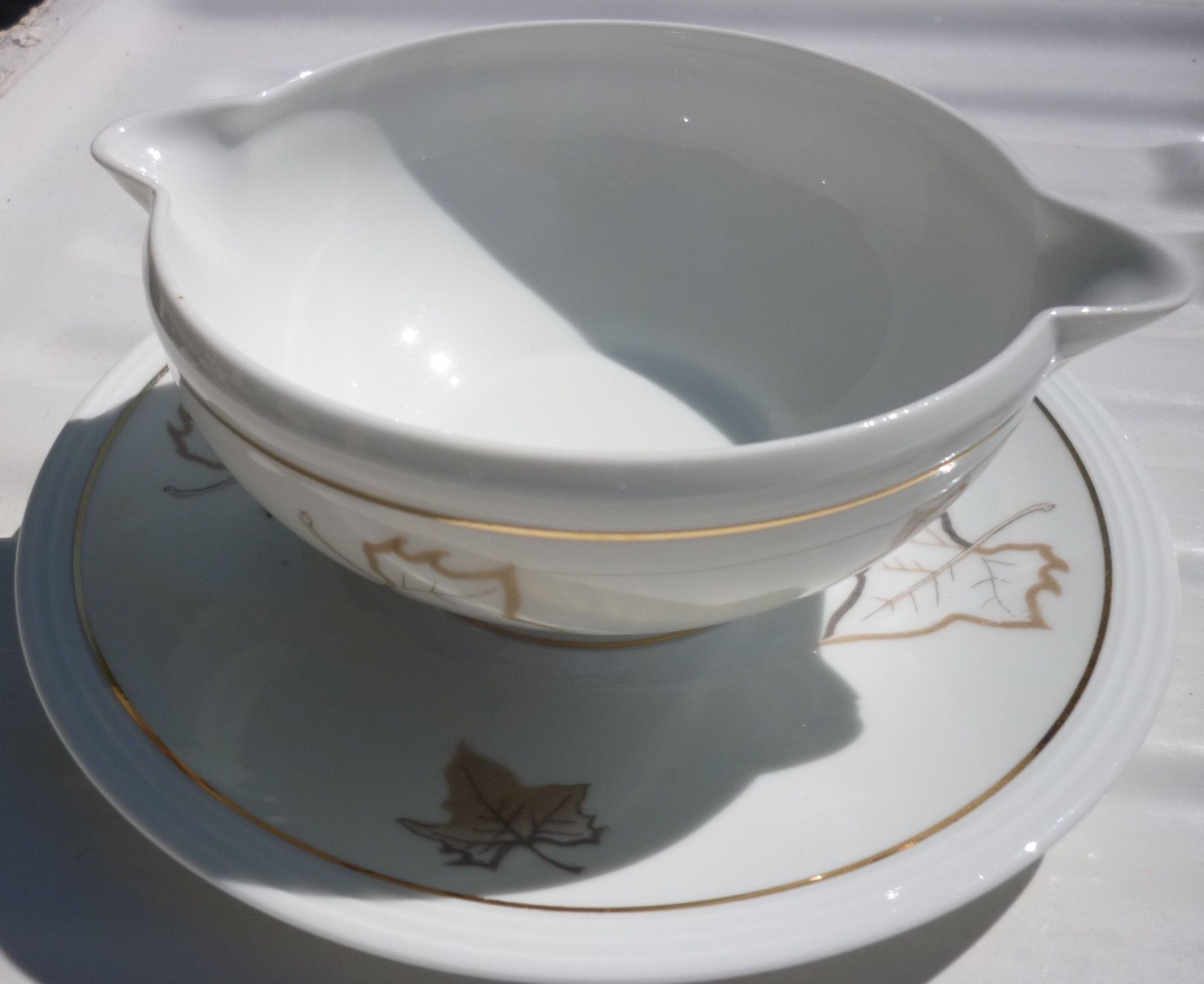 4-2021-11 Saucière porcelain Limoges Charles Ahrenfeldt