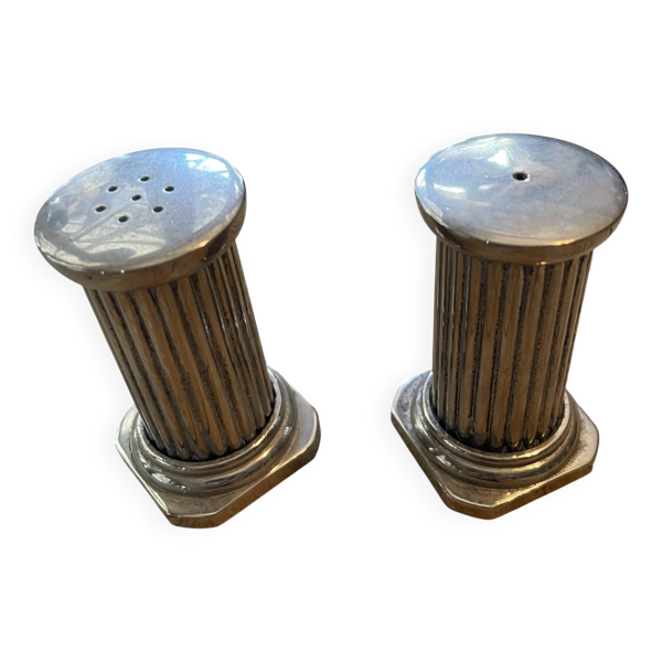 Salière et poivrière ancien en forme de colonne