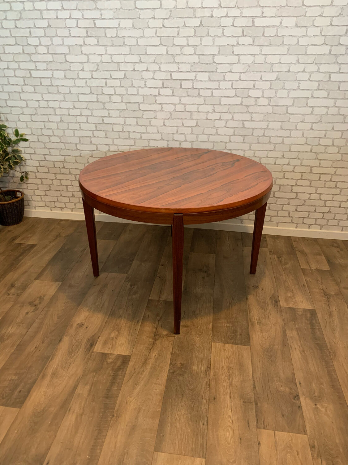 Extendable round table in rosewood 1960