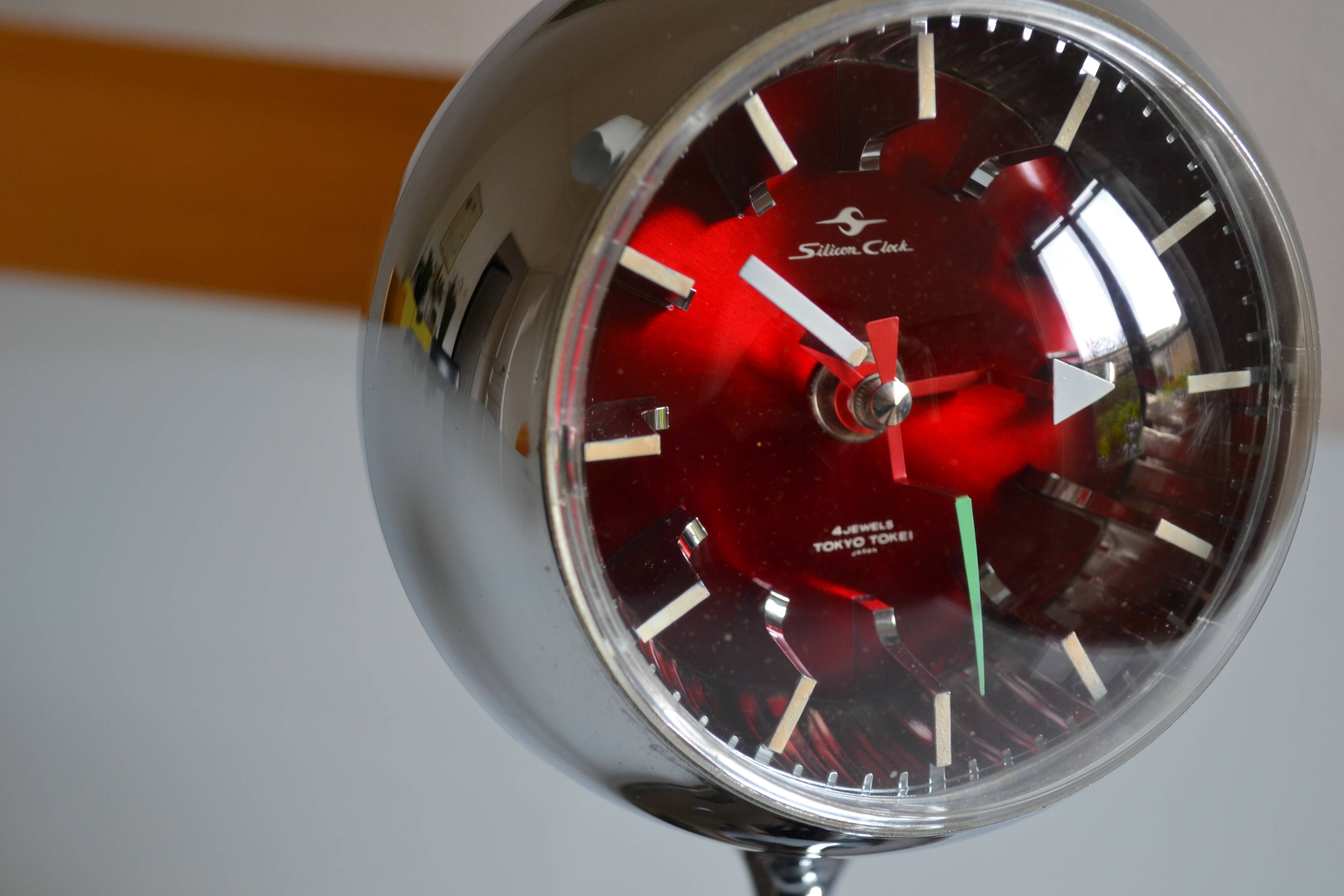 Tokyo Tokei 4 jewels vintage space age japan clock 1970 tulip foot