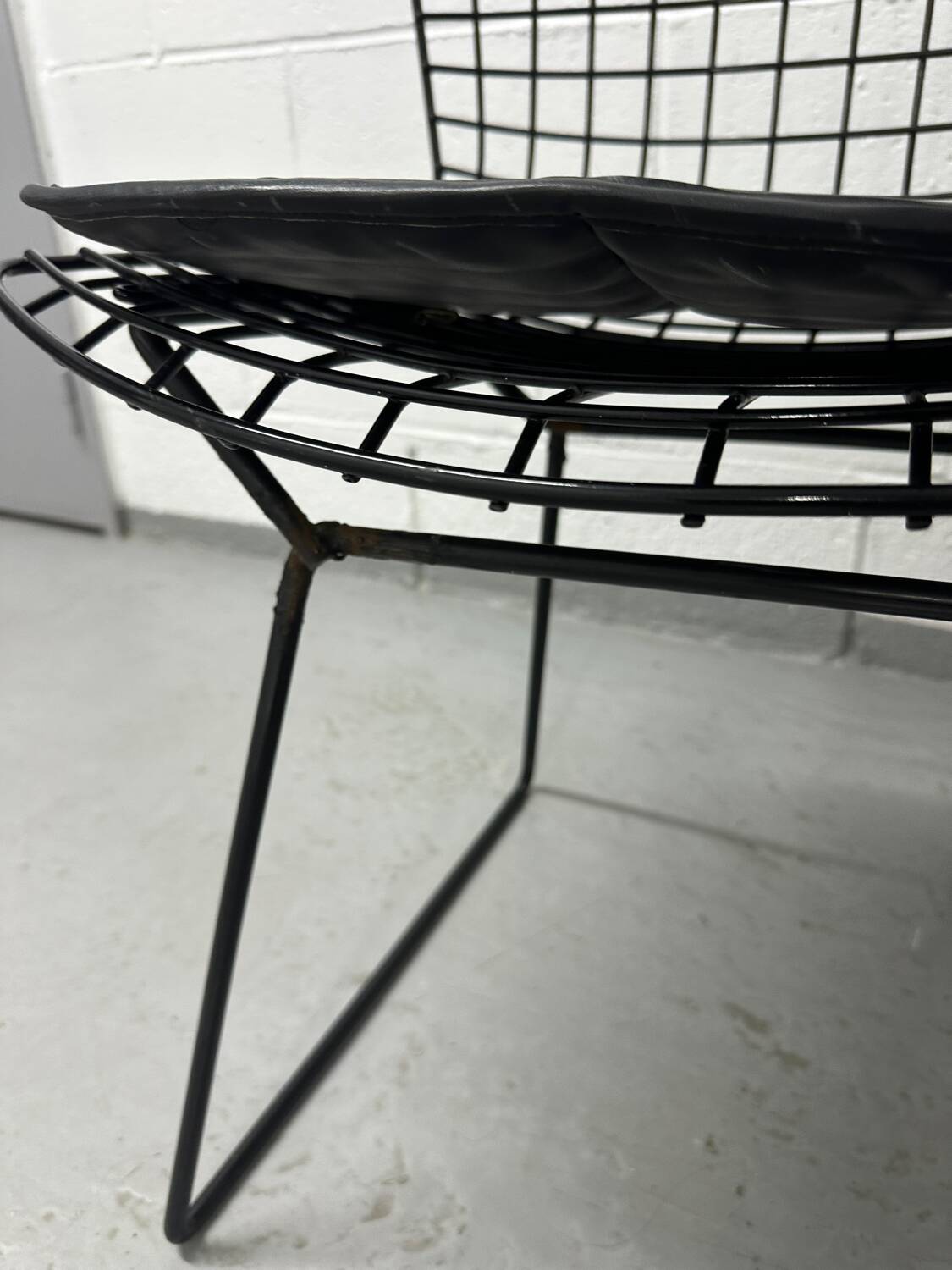 Set of 3 Bertoia Knoll International chairs circa 1960