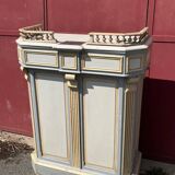 Confectioner's counter