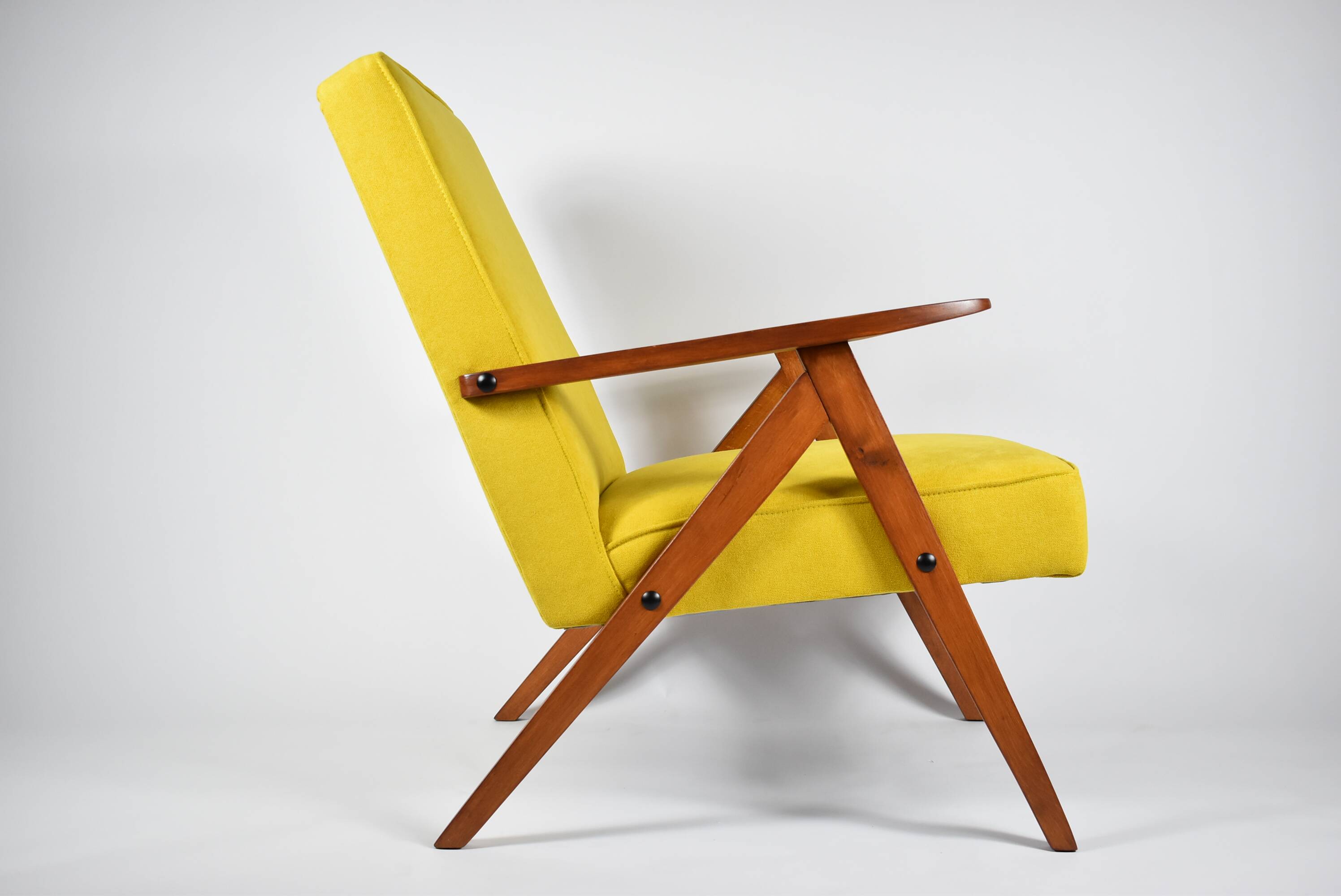 Fauteuil vintage original restauré des années 60, jaune, teck