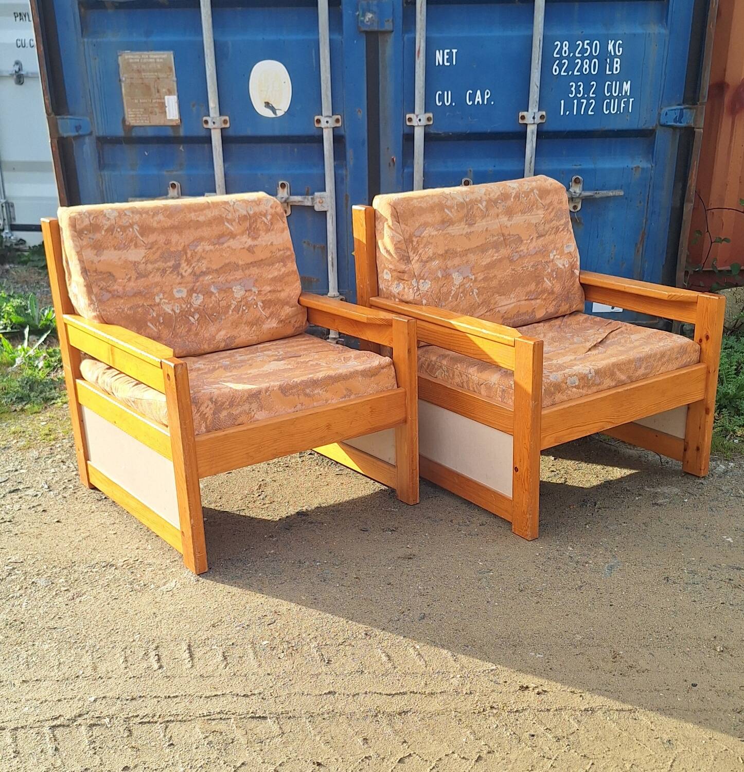 Paire de fauteuils en pin