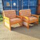 Paire de fauteuils en pin