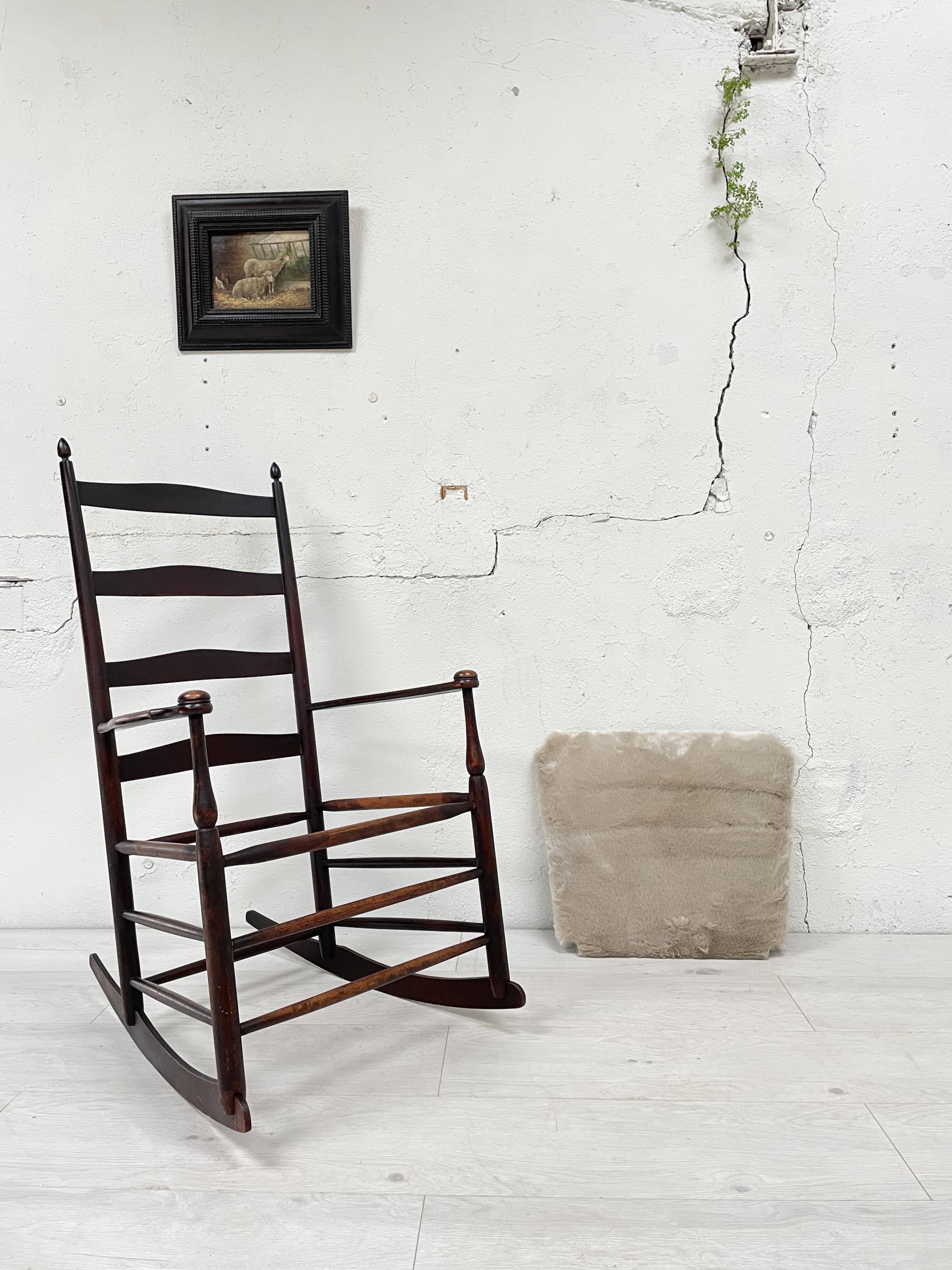 Rocking chair shaker