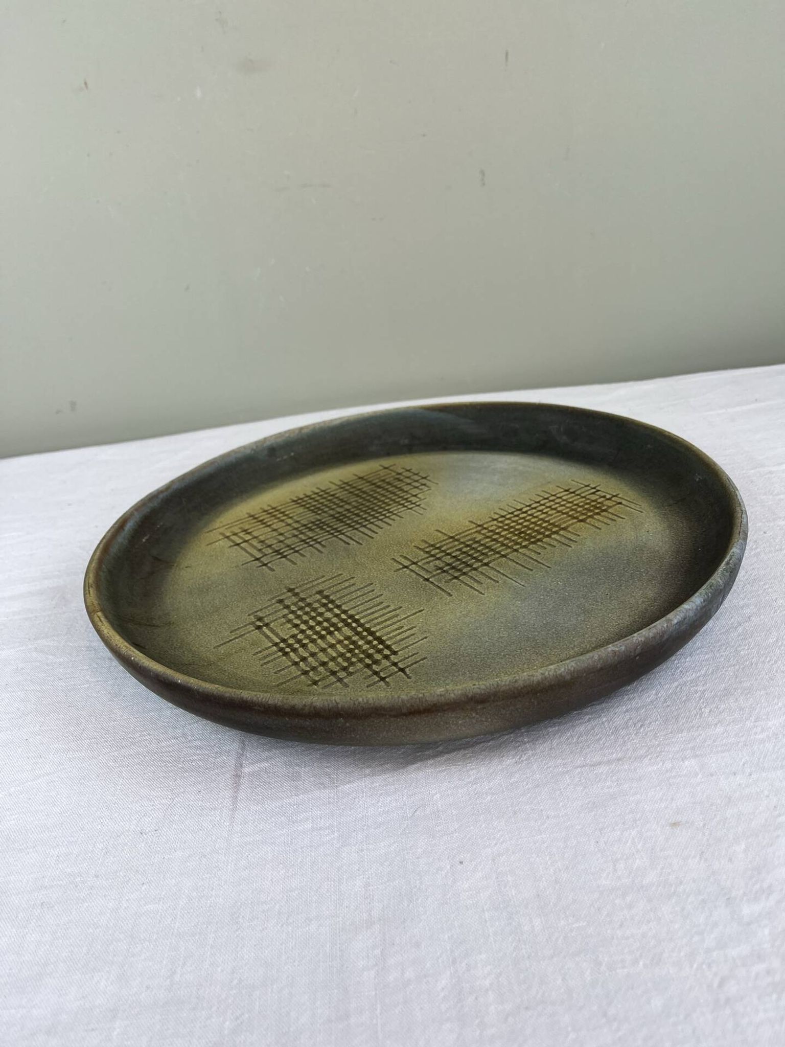 Grand plat en grès émaillé signé Tournay