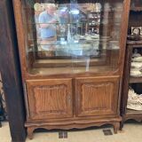 Display cabinet with 2 sliding doors